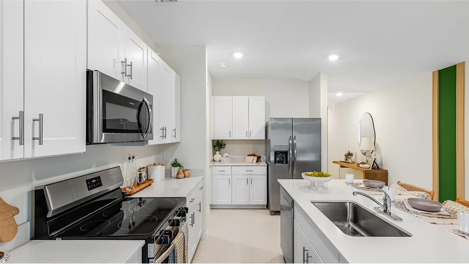 Florida CORE L002 Belmont Kitchen 3of4 F1 Base6 8 8 25